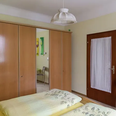 Spacious Holiday In Near Town Center