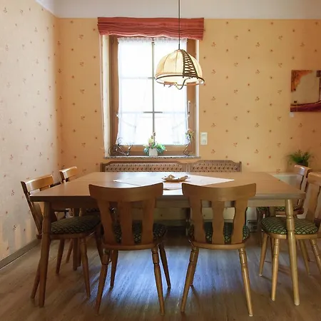 Spacious Holiday In Near Town Center Сasa de vacaciones Kesten